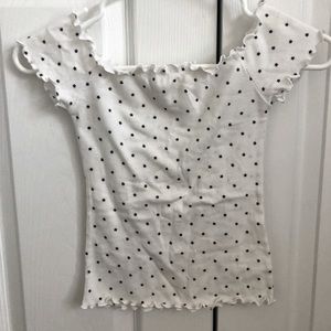 Off the shoulder lettuce hem shirt